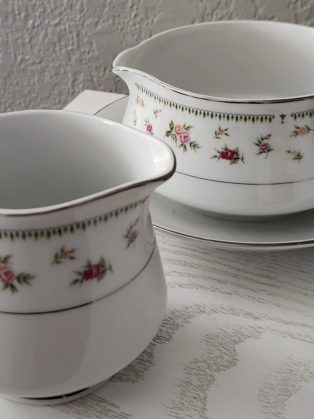 Vintage Abingdon Fine Porcelain China Gravy Boat And Creamer Set
